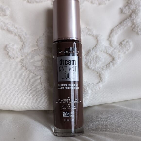 Maybelline Dream Radiant Liquid Foundation 135 JAVA - Picture 1 of 3